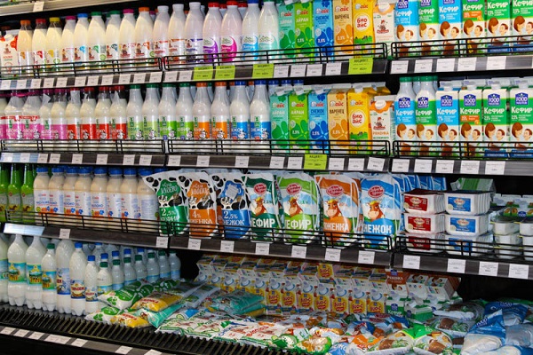 На полках магазинов в Восточном Казахстане нашли продукцию с нарушениями